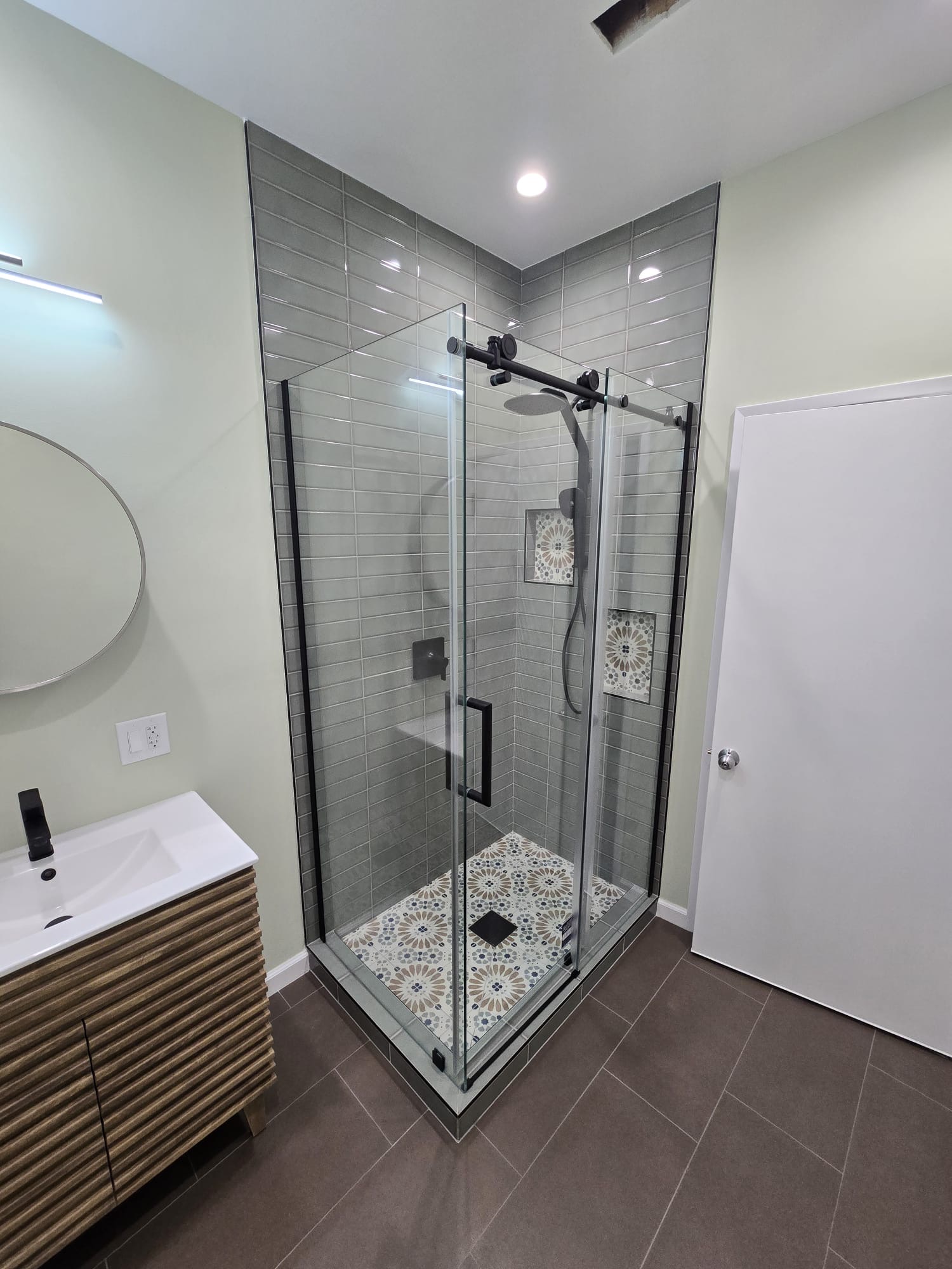 Glass-enclosed corner shower
