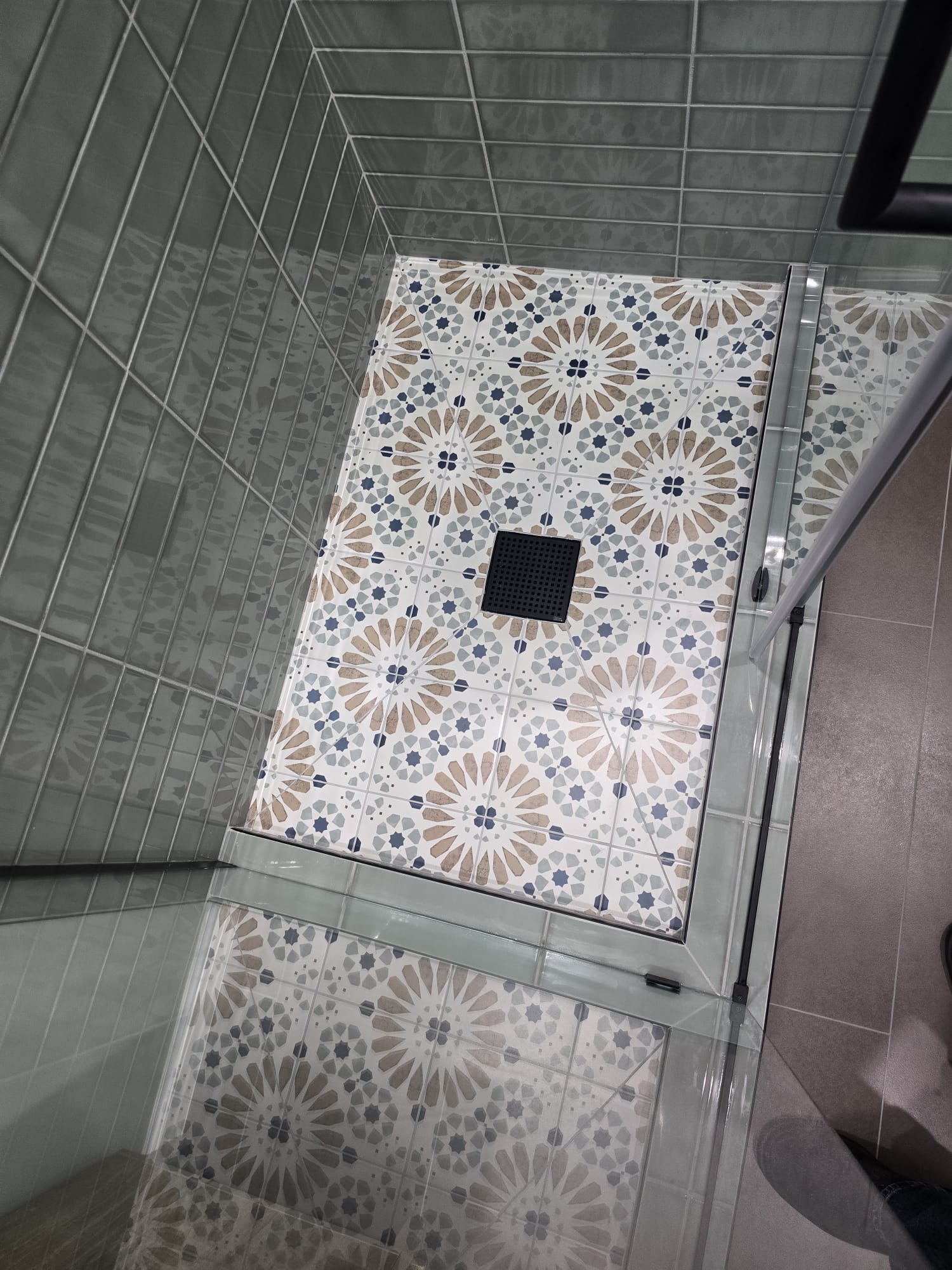 Patterned cement shower floor