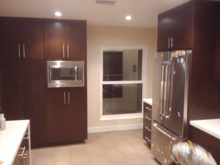 Espresso flat-panel kitchen