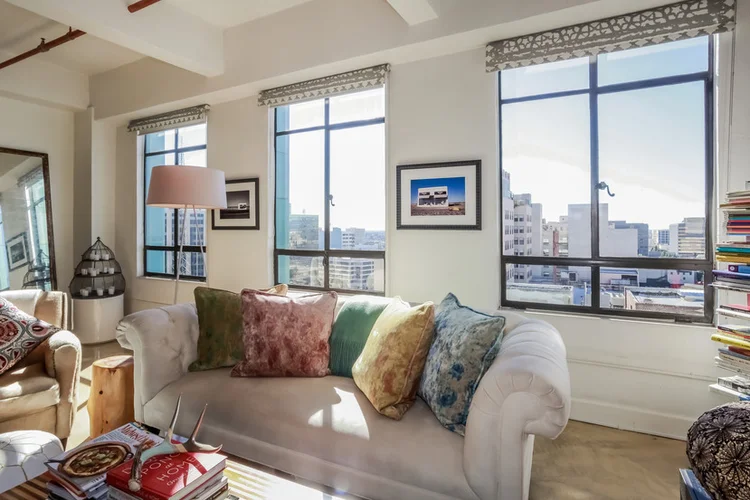 Big-window lounge