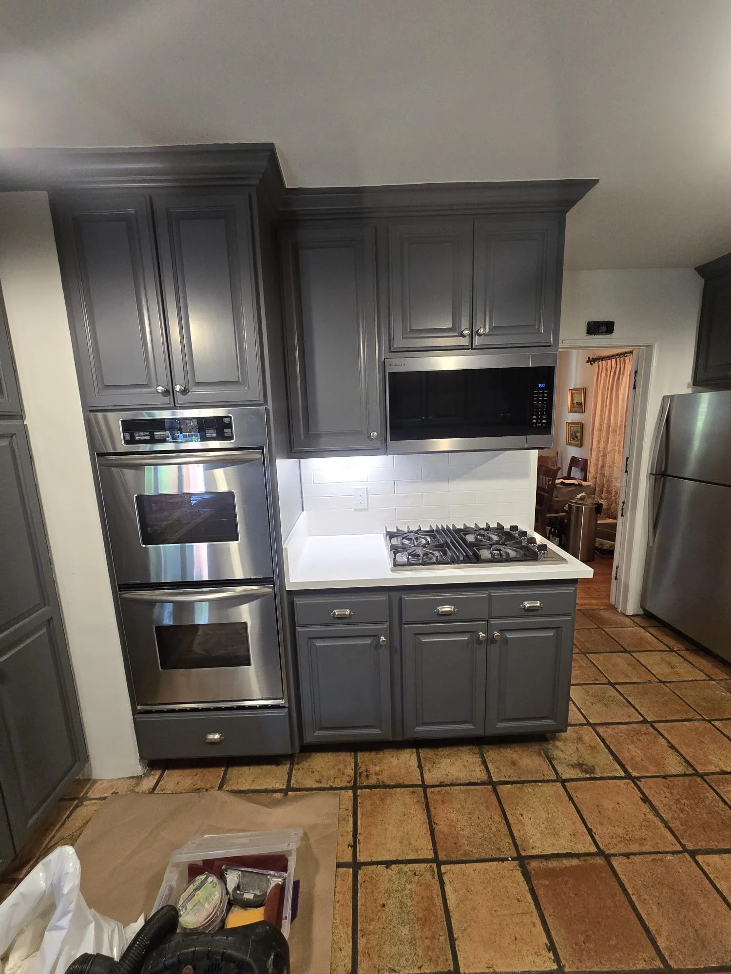 Gray cabinet wall with double oven